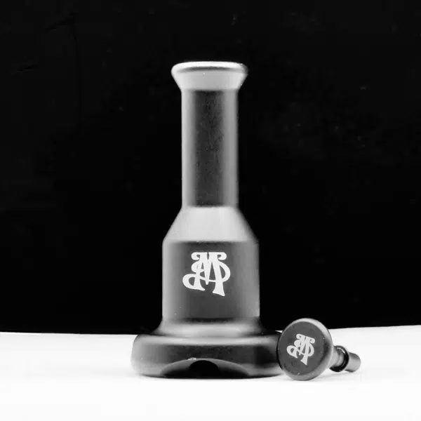 Madhatter Glasswoks - Pugernaut - Black